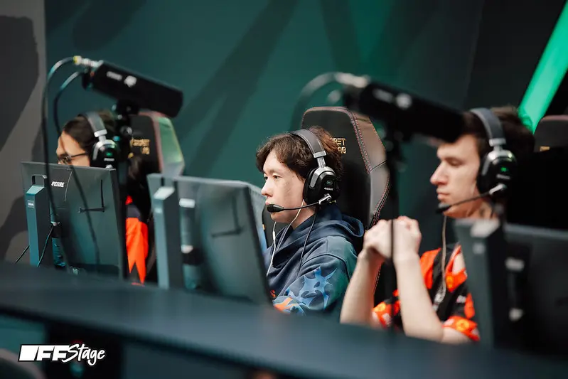 Malady в плей-офф FISSURE PLAYGROUND 2 — DOTA на сцене турнира.