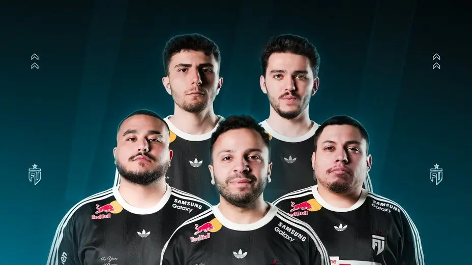 Фотография игроков турецкого состава FUT Esports по CS2.
