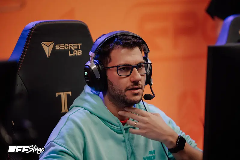 Бывший тренер PARIVISION Филипе «Astini» Астини Рибейро в групповой стадии FISSURE PLAYGROUND 2 — DOTA.