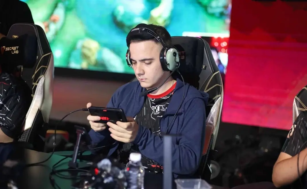 Стенд-ин Virtus.pro Станислав «Fangor» Горин.