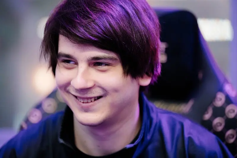 Fng выступает на The International 2021 в составе Alliance.