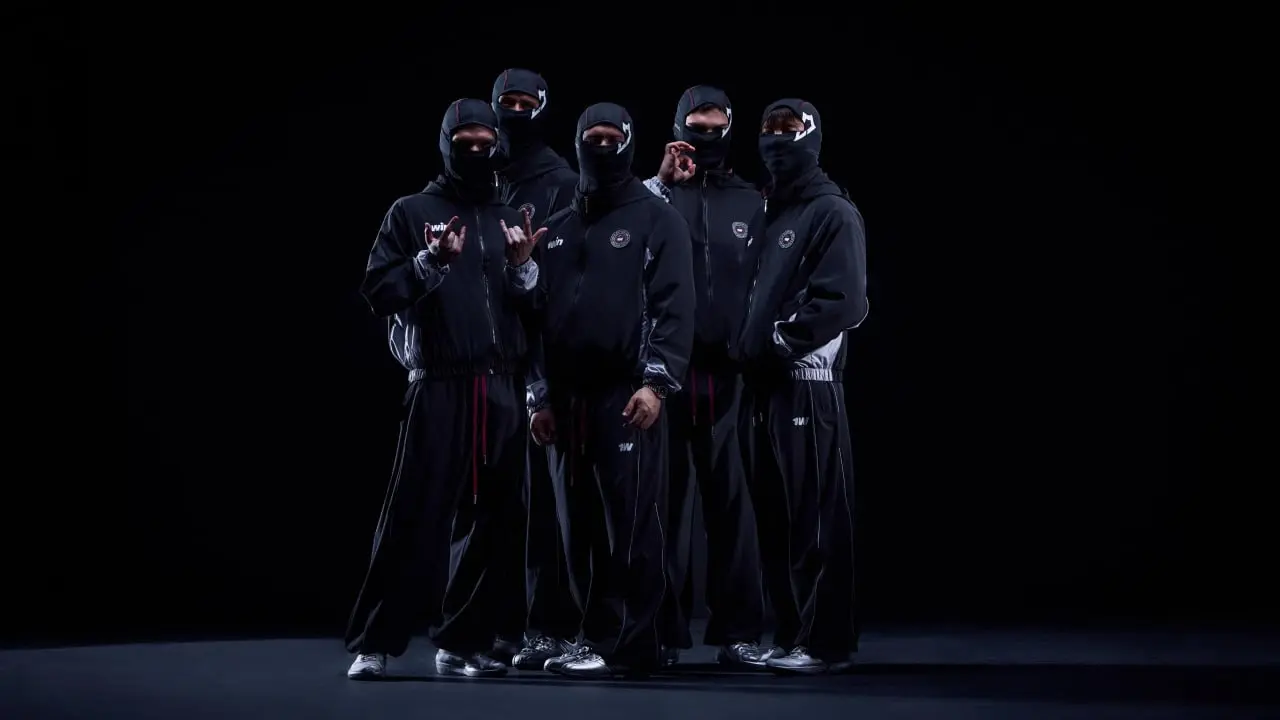 Игроки Tundra Esports в балаклавах перед переходом в 1w Team