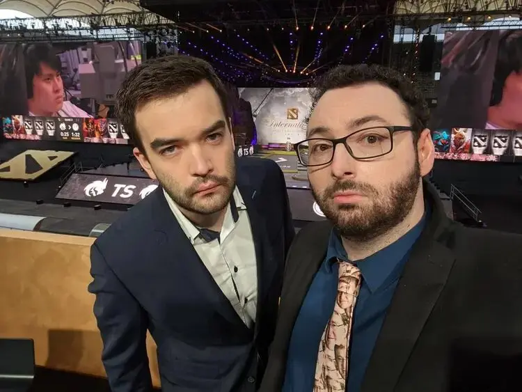 syndereN и SUNSfan на сцене The International 10.