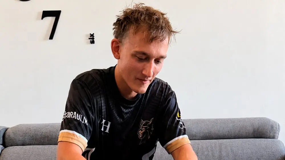 ko5te на подписании контракта в Prestige Esport