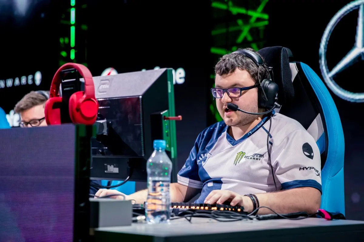 MinD_ContRoL на сцене ESL One Katowice 2018.
