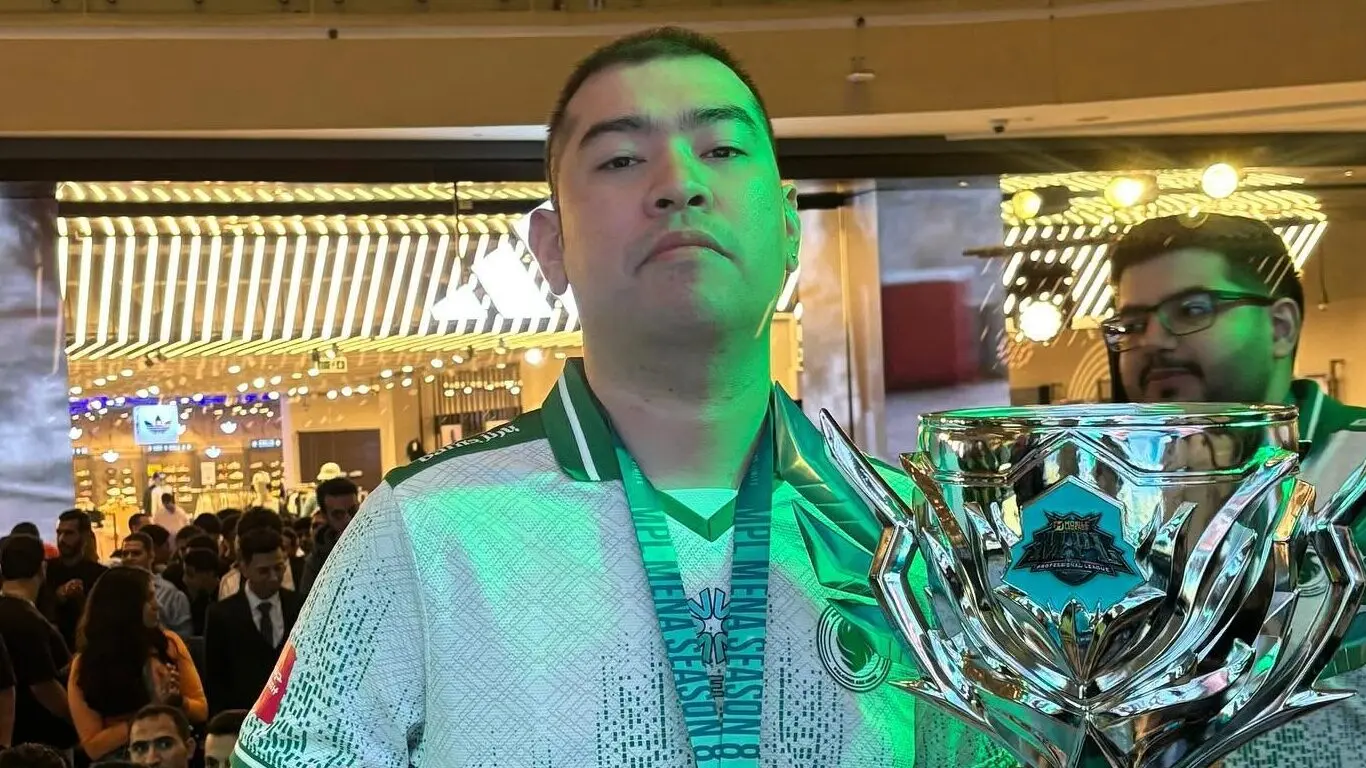 Paoweeburn с трофеем MPL MENA Season 8