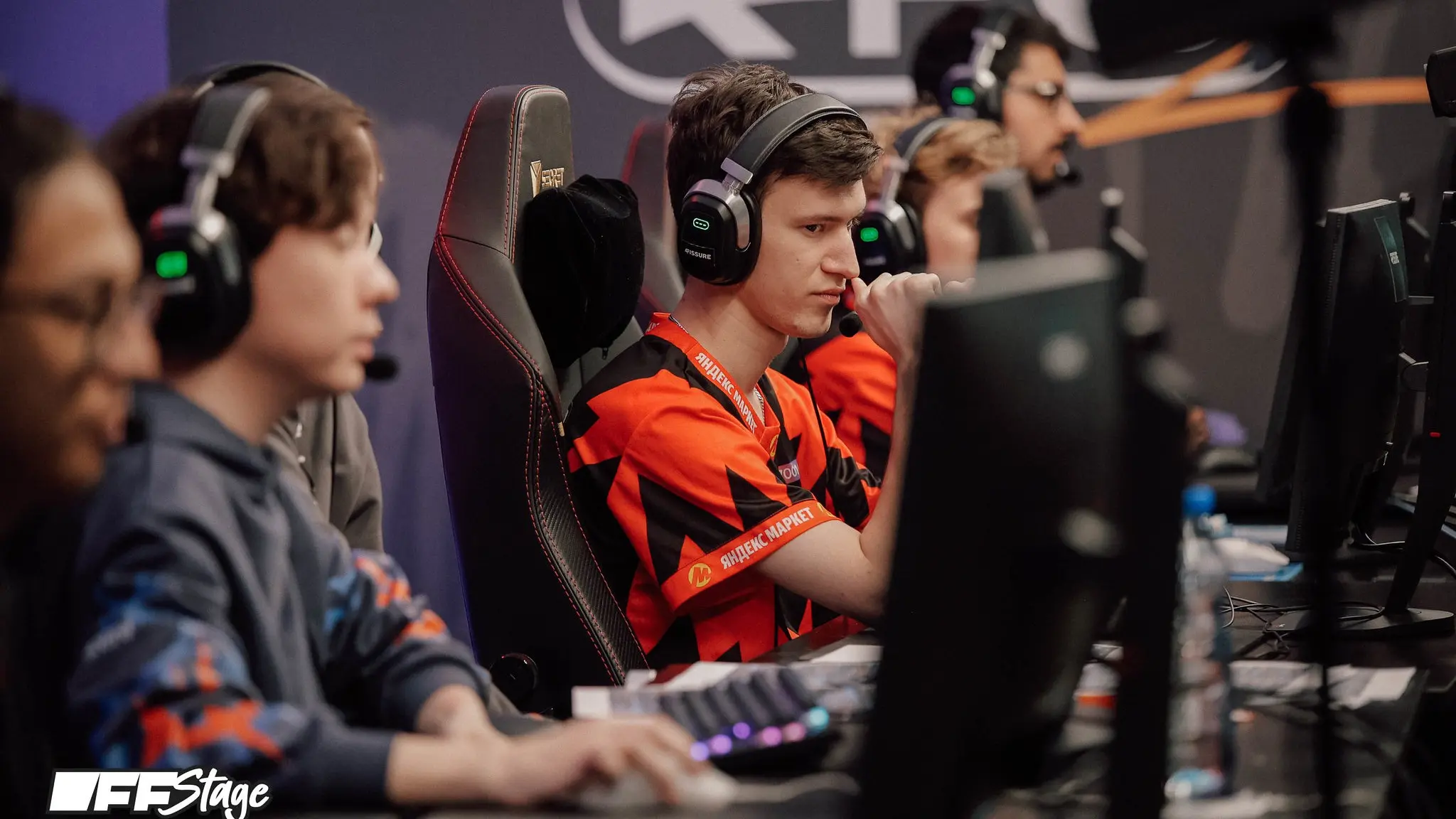 Игроки Team Yandex на FISSURE PLAYGROUND 2 — DOTA