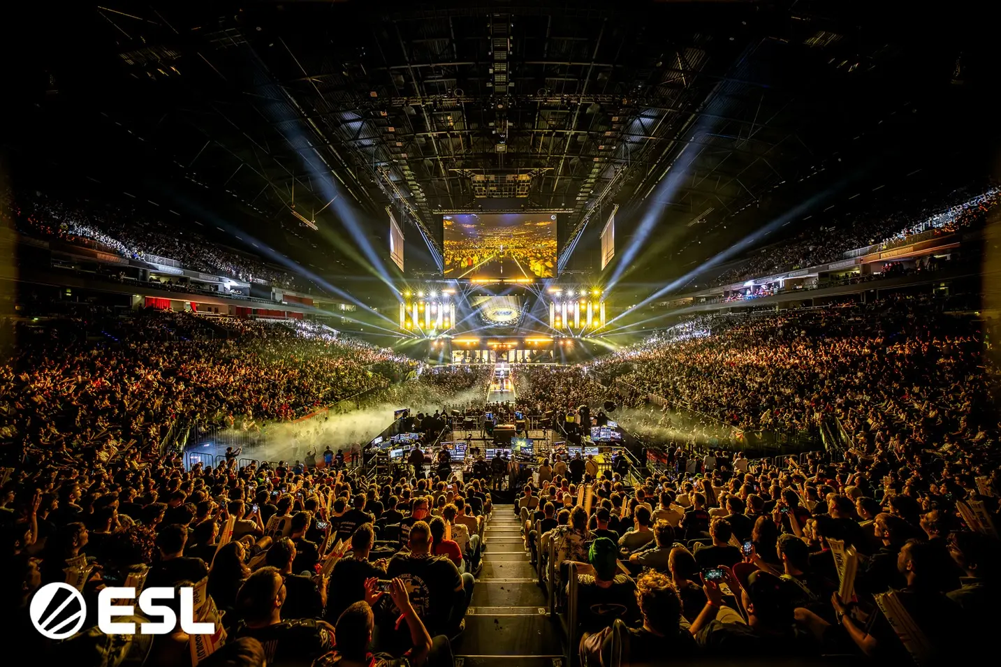 Фанаты на турнире от ESL.
