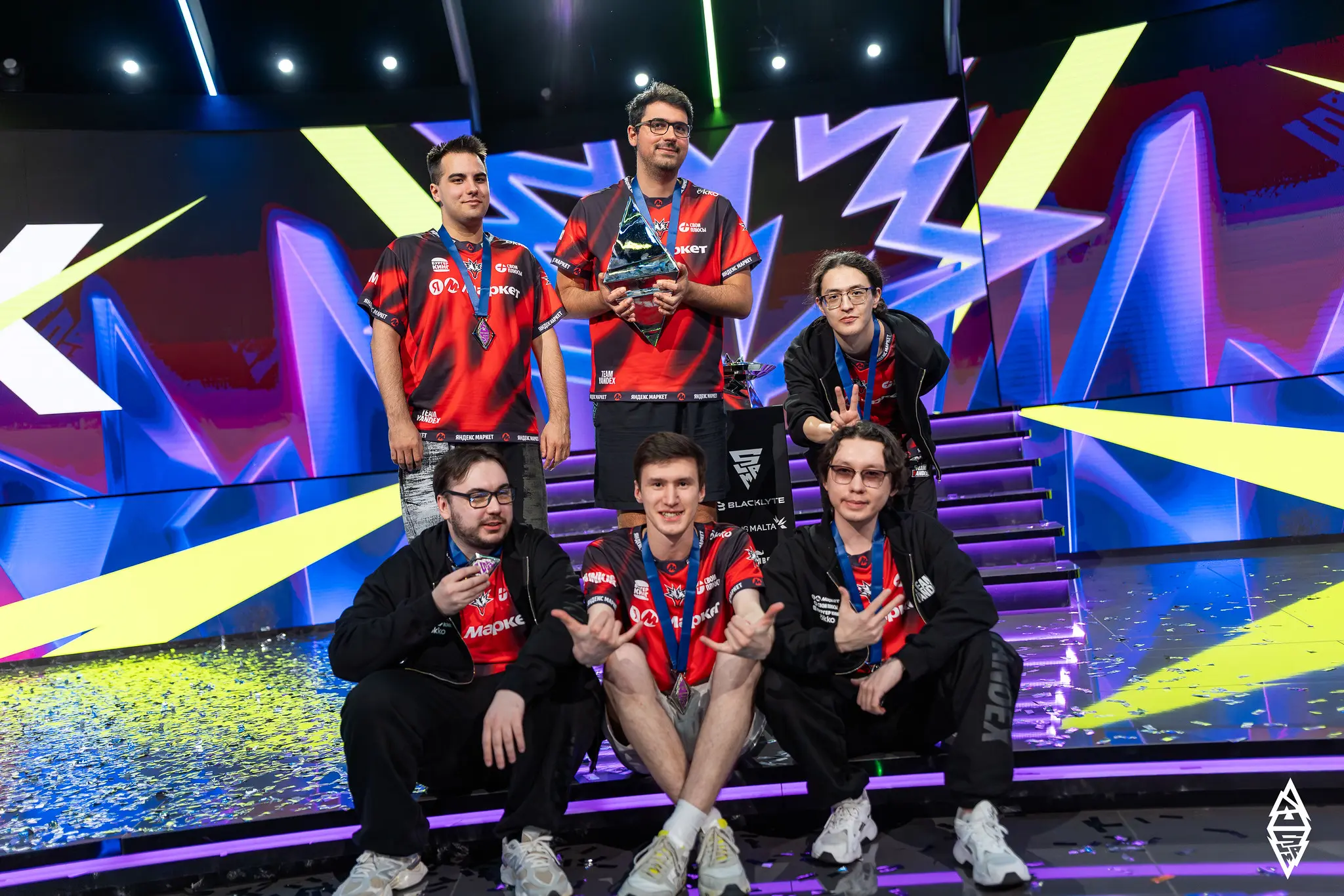 Чемпионское фото Team Yandex после BLAST SLAM VII