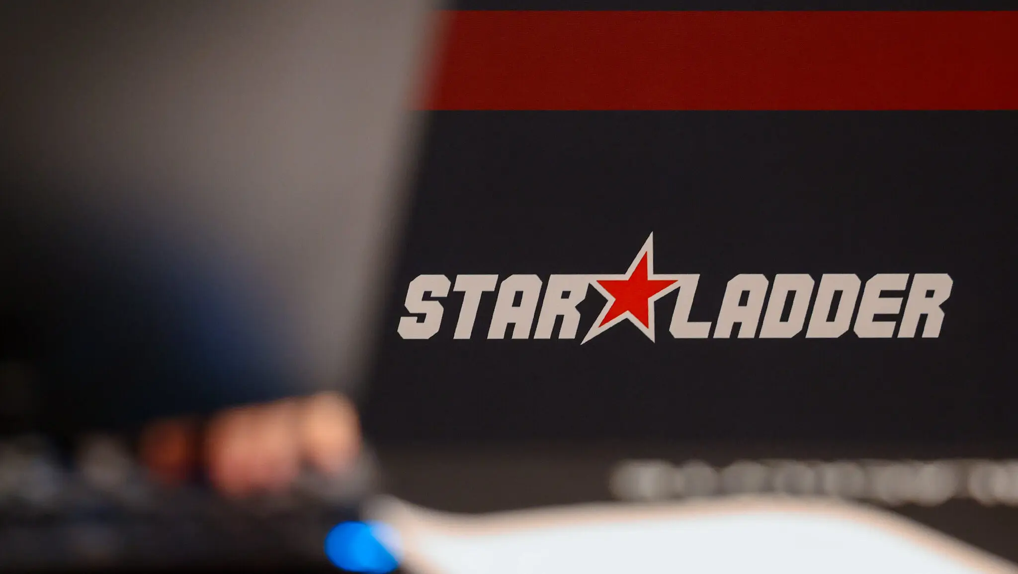 Логотип Starladder.