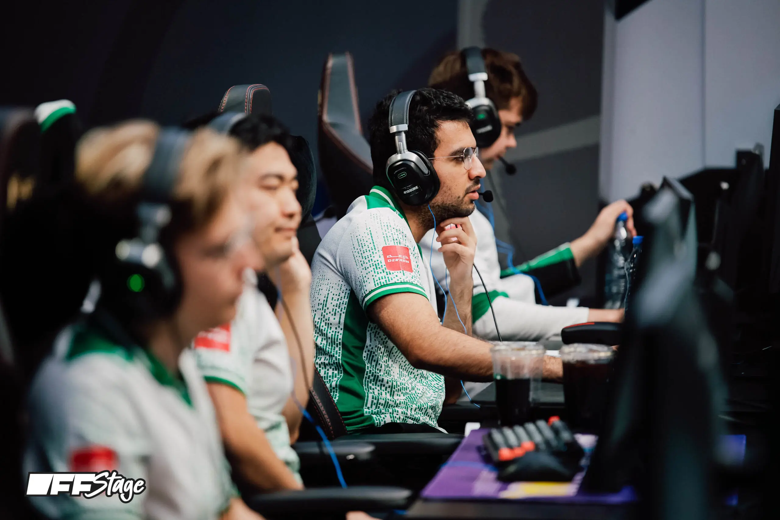 Фотография Team Falcons на FISSURE PLAYGROUND 2 — DOTA