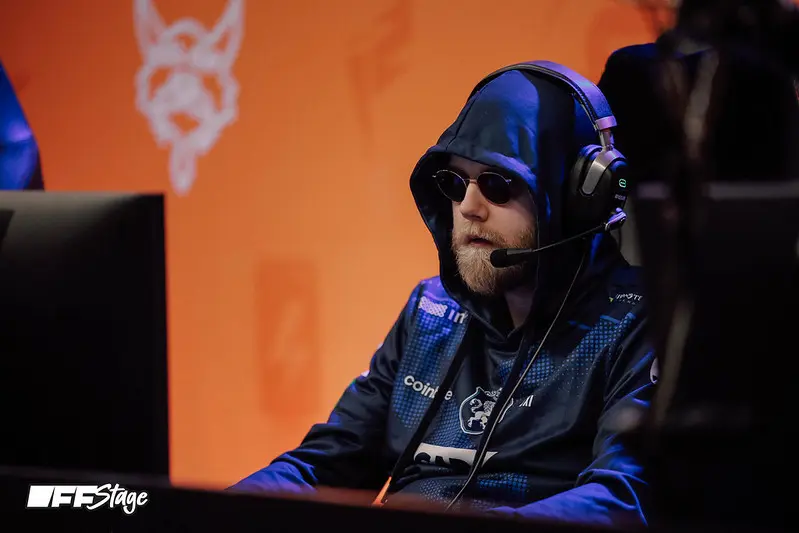 Саппорт Team Liquid Самуэль «Boxi» Сван в групповой стадии FISSURE PLAYGROUND 2 — DOTA.