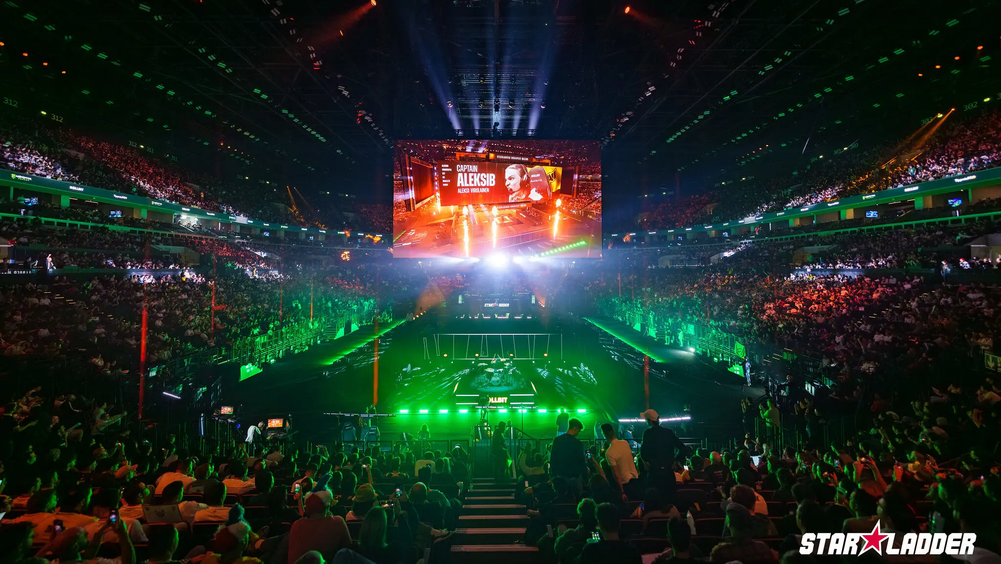 Фото с турнира от StarLadder