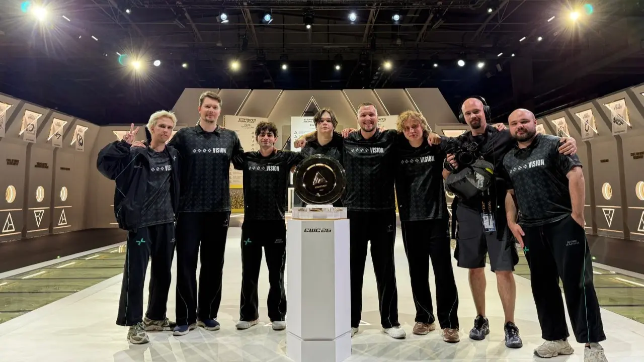 Победное фото PARIVISION на Esports World Cup 2026