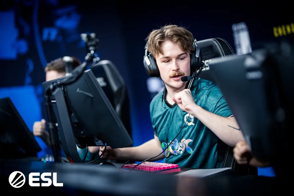 Капитан THUNDERdOWNUNDER Алистер «aliStair» Джонстон.