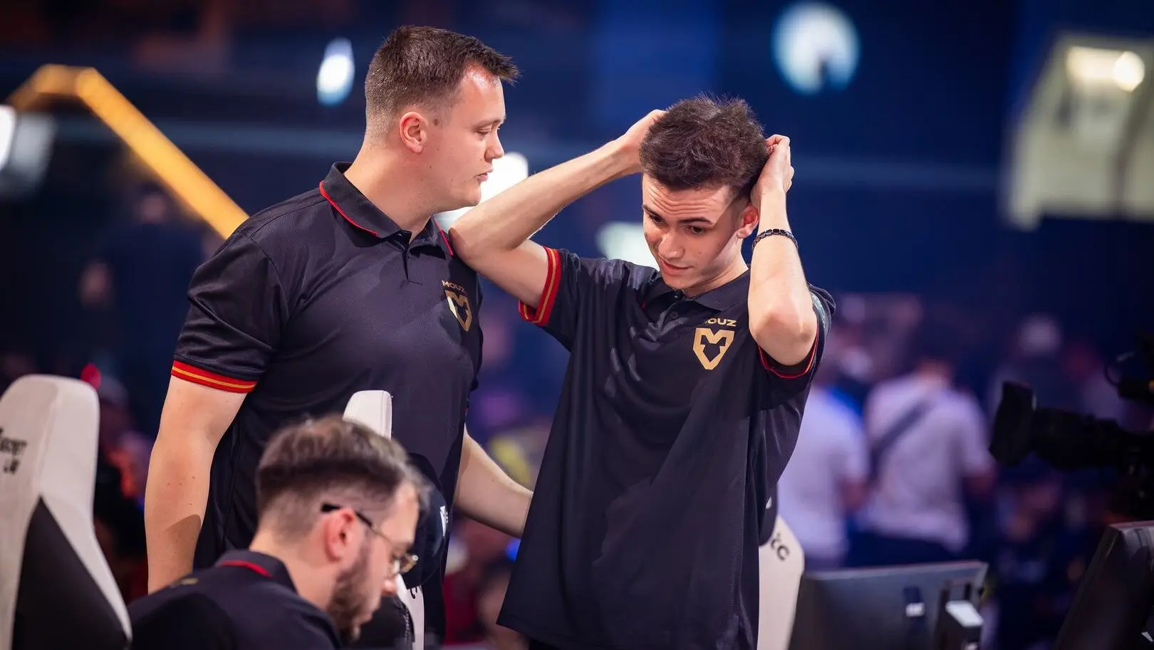 Игроки и тренер MOUZ.