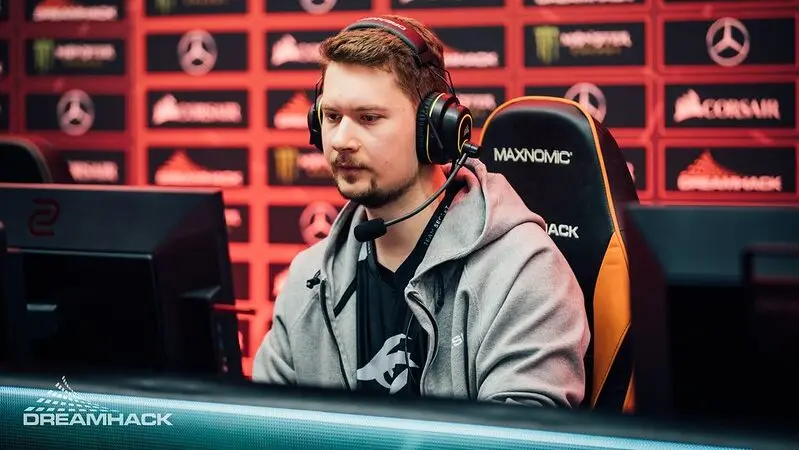Puppey выступает на DreamLeague Season 13.