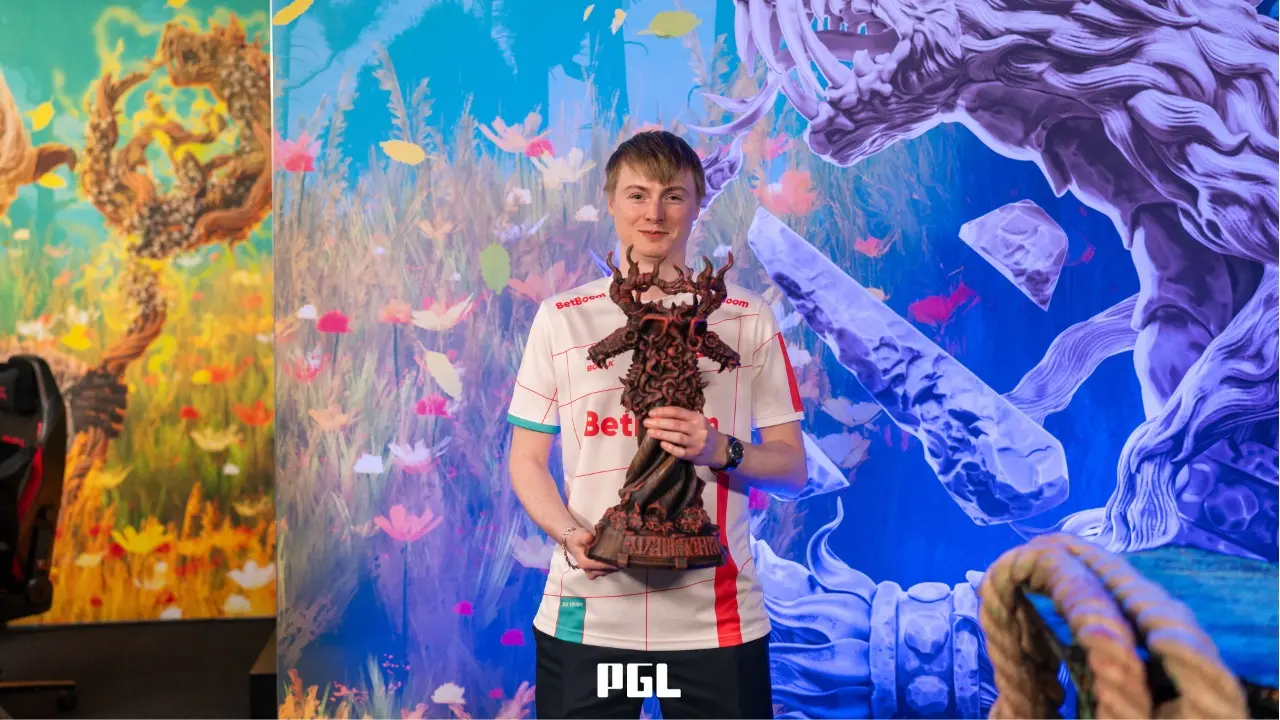 Фото boolk с кубком PGL Wallachia Season 8